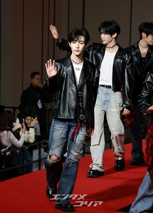 【フォト】ZEROBASEONE、レザージャケット＆デニムで素敵な彼氏コーデ＝2025 SBS歌謡大典