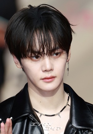 【フォト】ZEROBASEONE、レザージャケット＆デニムで素敵な彼氏コーデ＝2025 SBS歌謡大典