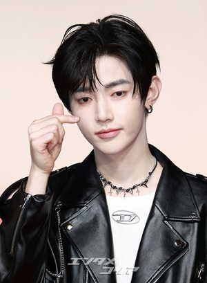 【フォト】ZEROBASEONE、レザージャケット＆デニムで素敵な彼氏コーデ＝2025 SBS歌謡大典