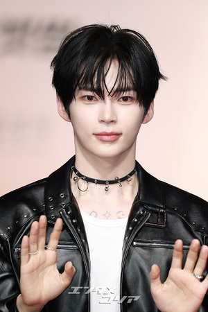 【フォト】ZEROBASEONE、レザージャケット＆デニムで素敵な彼氏コーデ＝2025 SBS歌謡大典