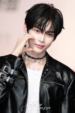 【フォト】ZEROBASEONE、レザージャケット＆デニムで素敵な彼氏コーデ＝2025 SBS歌謡大典