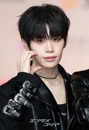 【フォト】ZEROBASEONE、レザージャケット＆デニムで素敵な彼氏コーデ＝2025 SBS歌謡大典