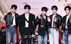 【フォト】ZEROBASEONE、レザージャケット＆デニムで素敵な彼氏コーデ＝2025 SBS歌謡大典