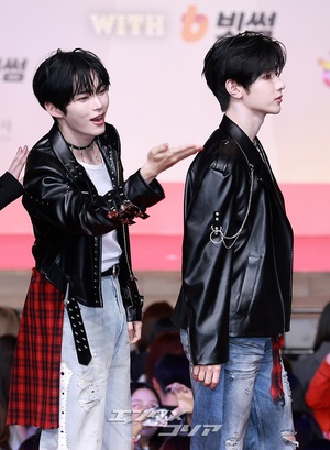 【フォト】ZEROBASEONE、レザージャケット＆デニムで素敵な彼氏コーデ＝2025 SBS歌謡大典