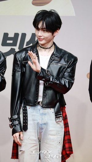 【フォト】ZEROBASEONE、レザージャケット＆デニムで素敵な彼氏コーデ＝2025 SBS歌謡大典
