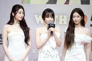 【フォト】LE SSERAFIM、純白の美＝2025 SBS歌謡大典