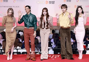 【フォト】ALLDAY PROJECT、ユニークさを強調した混成グループ＝2025 SBS歌謡大典