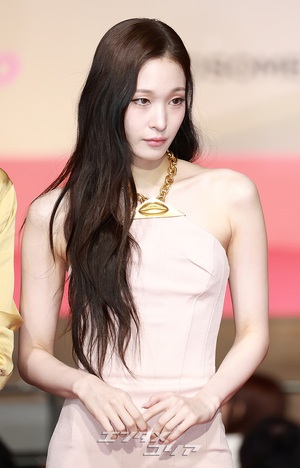 【フォト】ALLDAY PROJECT、ユニークさを強調した混成グループ＝2025 SBS歌謡大典