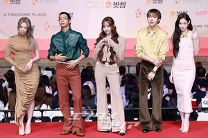 【フォト】ALLDAY PROJECT、ユニークさを強調した混成グループ＝2025 SBS歌謡大典