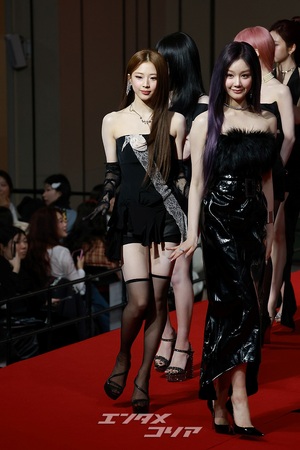 【フォト】BABYMONSTER、寒さも忘れさせる黒一色のセクシーさ＝2025 SBS歌謡大典