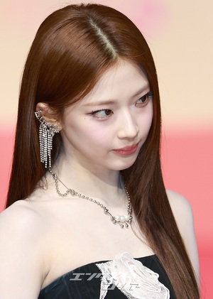 【フォト】BABYMONSTER、寒さも忘れさせる黒一色のセクシーさ＝2025 SBS歌謡大典