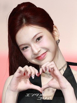 【フォト】BABYMONSTER、寒さも忘れさせる黒一色のセクシーさ＝2025 SBS歌謡大典