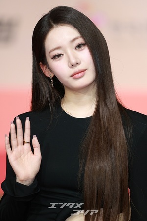 【フォト】BABYMONSTER、寒さも忘れさせる黒一色のセクシーさ＝2025 SBS歌謡大典