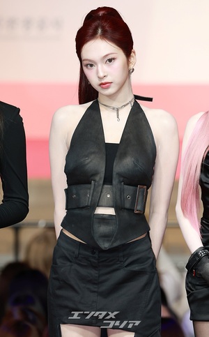 【フォト】BABYMONSTER、寒さも忘れさせる黒一色のセクシーさ＝2025 SBS歌謡大典