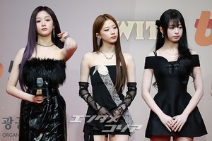 【フォト】BABYMONSTER、寒さも忘れさせる黒一色のセクシーさ＝2025 SBS歌謡大典