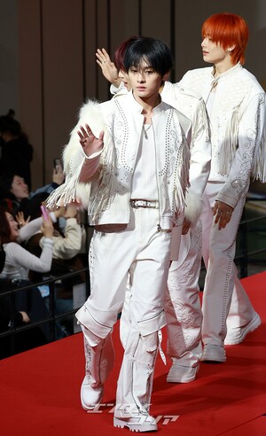 【フォト】Stray Kids「まぶしい白のスーツ」＝2025 SBS歌謡大典