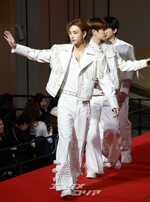 【フォト】Stray Kids「まぶしい白のスーツ」＝2025 SBS歌謡大典