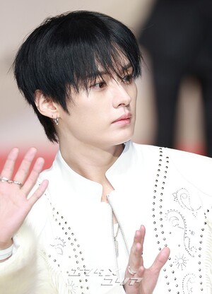 【フォト】Stray Kids「まぶしい白のスーツ」＝2025 SBS歌謡大典