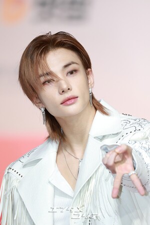 【フォト】Stray Kids「まぶしい白のスーツ」＝2025 SBS歌謡大典