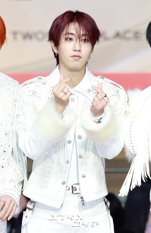 【フォト】Stray Kids「まぶしい白のスーツ」＝2025 SBS歌謡大典