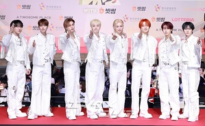 【フォト】Stray Kids「まぶしい白のスーツ」＝2025 SBS歌謡大典