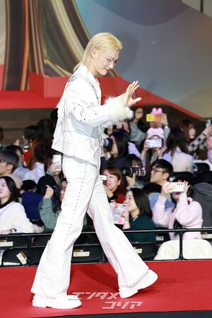 【フォト】Stray Kids「まぶしい白のスーツ」＝2025 SBS歌謡大典