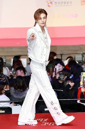 【フォト】Stray Kids「まぶしい白のスーツ」＝2025 SBS歌謡大典