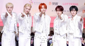 【フォト】Stray Kids「まぶしい白のスーツ」＝2025 SBS歌謡大典