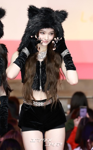 【フォト】キュートな黒猫、MEOVV＝2025 SBS歌謡大典