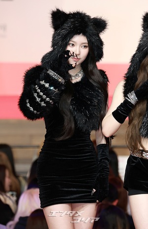 【フォト】キュートな黒猫、MEOVV＝2025 SBS歌謡大典