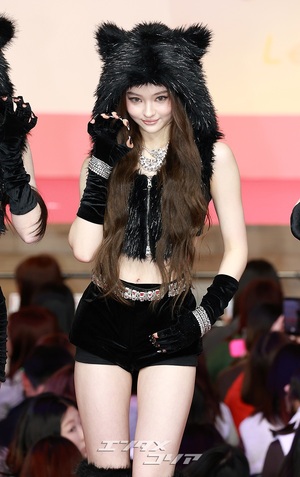 【フォト】キュートな黒猫、MEOVV＝2025 SBS歌謡大典