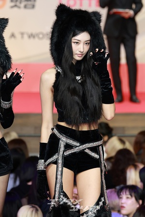 【フォト】キュートな黒猫、MEOVV＝2025 SBS歌謡大典