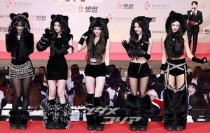 【フォト】キュートな黒猫、MEOVV＝2025 SBS歌謡大典