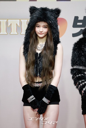 【フォト】キュートな黒猫、MEOVV＝2025 SBS歌謡大典