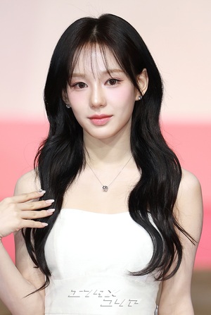 【フォト】izna、純白の女神たち＝2025 SBS歌謡大典