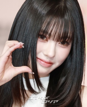 【フォト】izna、純白の女神たち＝2025 SBS歌謡大典