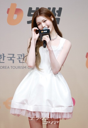 【フォト】izna、純白の女神たち＝2025 SBS歌謡大典