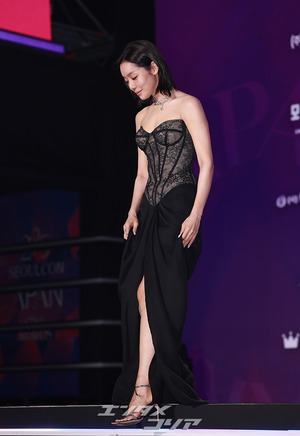 【フォト】チャ・ジュヨン　黒のコルセットドレスにドキッ