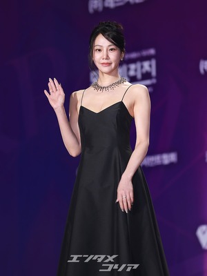 【フォト】ハン・ジウン　魅惑の黒ドレス姿