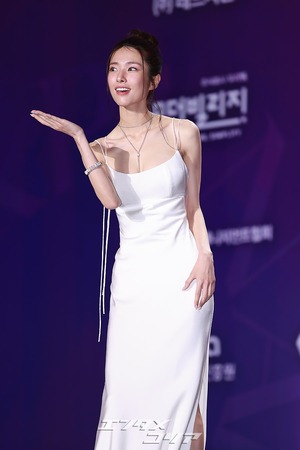 【フォト】ハヨン　スリップドレスでさり気なくセクシーに