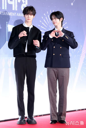 【フォト】ユ・ジェソク、キム・ヨンギョン、チョン・ヒョンム、キアン84ら「2025 MBC放送芸能大賞」レッドカーペット・イベント登場