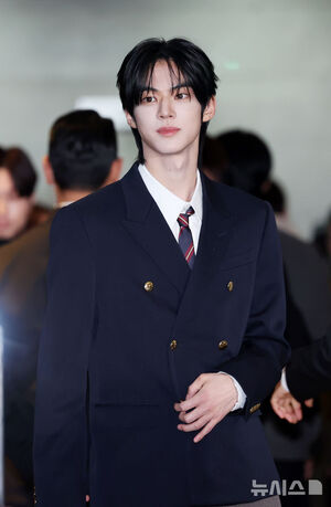 【フォト】ユ・ジェソク、キム・ヨンギョン、チョン・ヒョンム、キアン84ら「2025 MBC放送芸能大賞」レッドカーペット・イベント登場