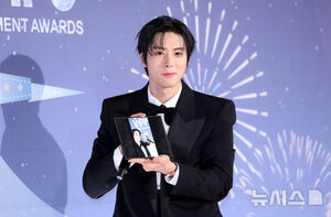 【フォト】ユ・ジェソク、キム・ヨンギョン、チョン・ヒョンム、キアン84ら「2025 MBC放送芸能大賞」レッドカーペット・イベント登場