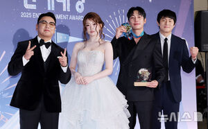 【フォト】ユ・ジェソク、キム・ヨンギョン、チョン・ヒョンム、キアン84ら「2025 MBC放送芸能大賞」レッドカーペット・イベント登場