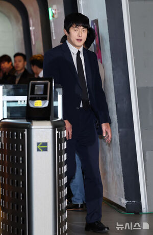 【フォト】ユ・ジェソク、キム・ヨンギョン、チョン・ヒョンム、キアン84ら「2025 MBC放送芸能大賞」レッドカーペット・イベント登場