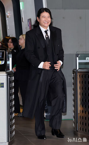 【フォト】ユ・ジェソク、キム・ヨンギョン、チョン・ヒョンム、キアン84ら「2025 MBC放送芸能大賞」レッドカーペット・イベント登場