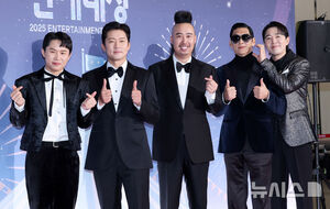 【フォト】ユ・ジェソク、キム・ヨンギョン、チョン・ヒョンム、キアン84ら「2025 MBC放送芸能大賞」レッドカーペット・イベント登場
