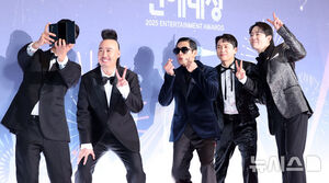 【フォト】ユ・ジェソク、キム・ヨンギョン、チョン・ヒョンム、キアン84ら「2025 MBC放送芸能大賞」レッドカーペット・イベント登場