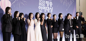 【フォト】ユ・ジェソク、キム・ヨンギョン、チョン・ヒョンム、キアン84ら「2025 MBC放送芸能大賞」レッドカーペット・イベント登場