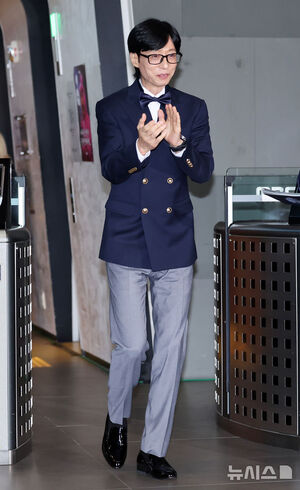 【フォト】ユ・ジェソク、キム・ヨンギョン、チョン・ヒョンム、キアン84ら「2025 MBC放送芸能大賞」レッドカーペット・イベント登場